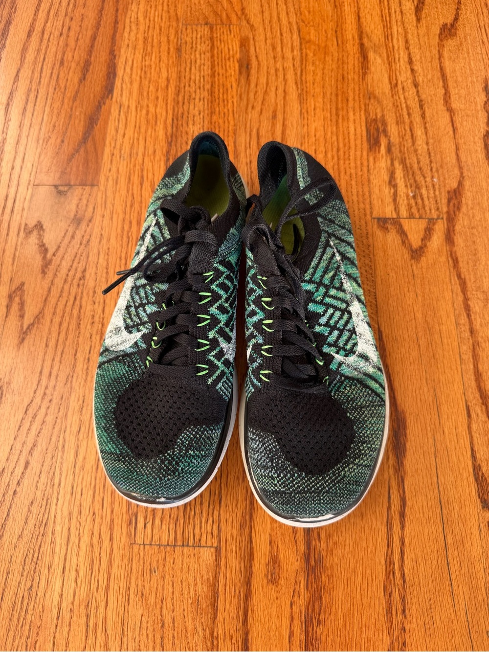 Lightweight Womens Black and Green Knit Running Shoes